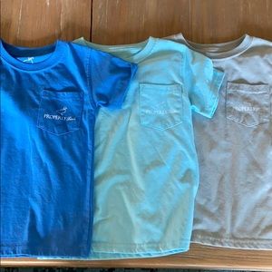 Set of properly tied pocket T-shirts